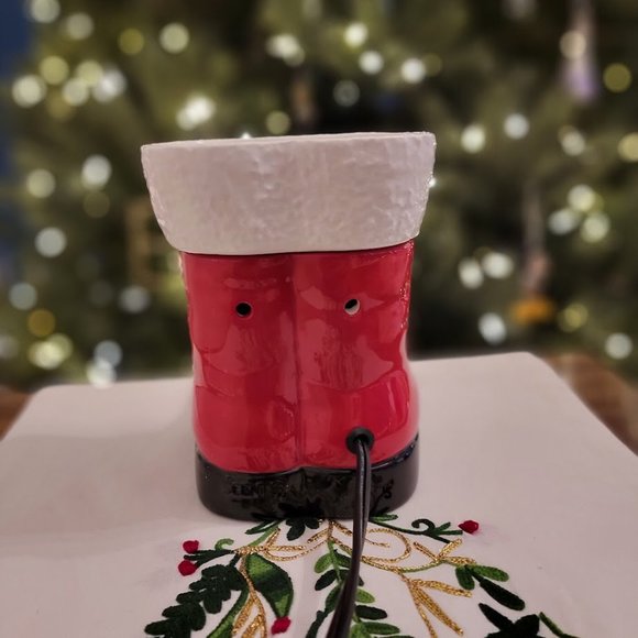 Scentsy Warmer Santa Boots Warmer (Down the Chimney) - Picture 4 of 9